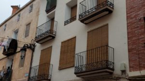 Casa en Caspe con garaje para tres vehiculos. para vender con garaje por 140.000€