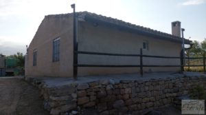 Finca de regadío en Caseras con casa y masía tradicional. para vender con piscina por 190.000€