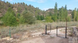 Foto de Finca de regadío en Caseras con casa y masía tradicional. con jardines