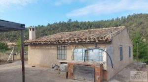 Finca de regadío en Caseras con casa y masía tradicional. para vender con huerto por 190.000€