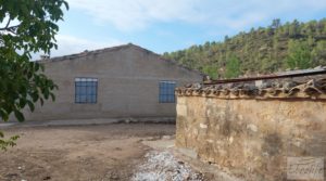 Finca de regadío en Caseras con casa y masía tradicional. a buen precio con paneles solares