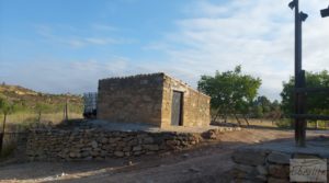 Finca de regadío en Caseras con casa y masía tradicional. para vender con huerto