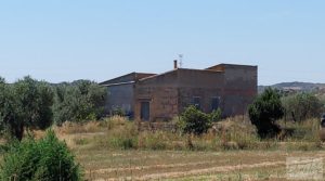 Vendemos Casa de campo en Caspe. con chimenea