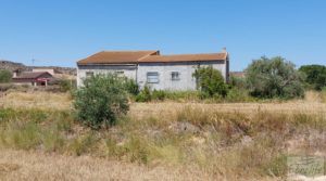 Detalle de Casa de campo en Caspe. con buenos accesos