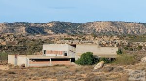 Detalle de Propiedad en Caspe junto al embalse del Civán. con almacenes