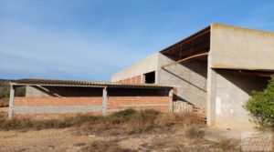 Detalle de Propiedad en Caspe junto al embalse del Civán. con corral