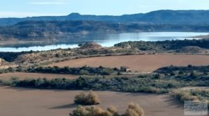 Foto de Propiedad en Caspe junto al embalse del Civán. con almacenes por 70.000€