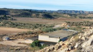 Propiedad en Caspe junto al embalse del Civán. en venta con pajares