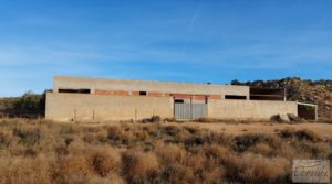 Propiedad en Caspe junto al embalse del Civán. a buen precio con pajares