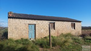 Finca de regadío en Caspe, tranquila y con buenos accesos. en oferta con regadío